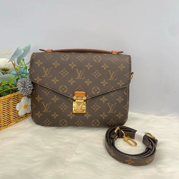 Louis Vuitton Handbags - Louis Vuitton Women Pre-Loved Bag Very Good Condition